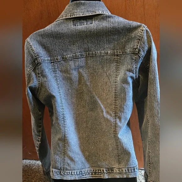 HOST PICK!๐๐Arrow Car stretchy Denim Jacket with snaps szL - Picture 6 of 8